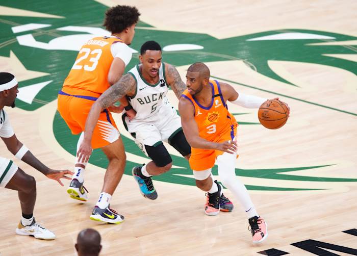 Phoenix Suns guard Chris Paul (3) against Milwaukee Bucks guard Jeff Teague (5)